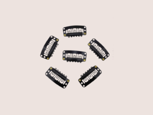 Ajout de peignes perruque – Fixation et maintien sécurisé